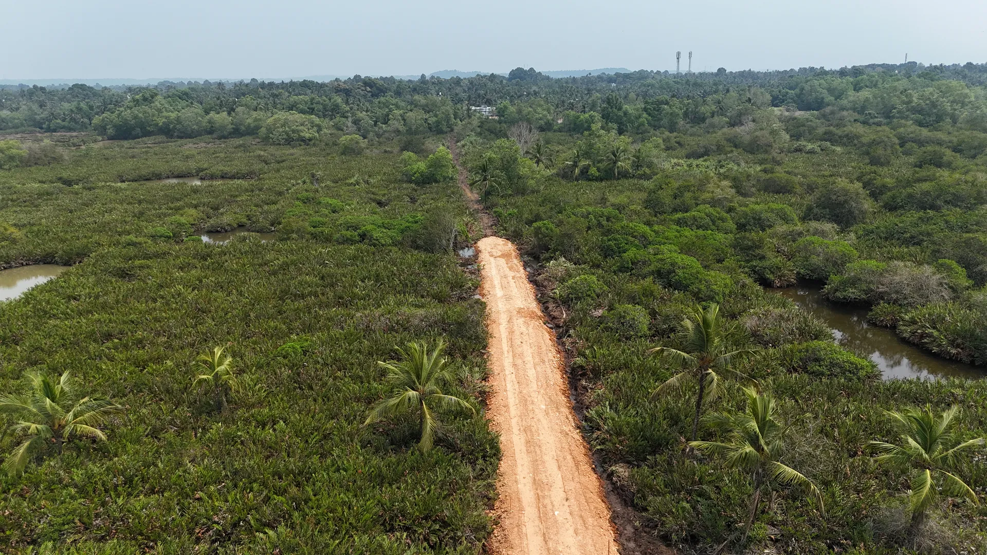 കുണിയൻ ഉപ്പുവെള്ള പ്രതിരോധ ബണ്ട്